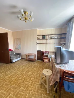 2-кімнати в комуні на Ойстраха (Затонського). Все своє.