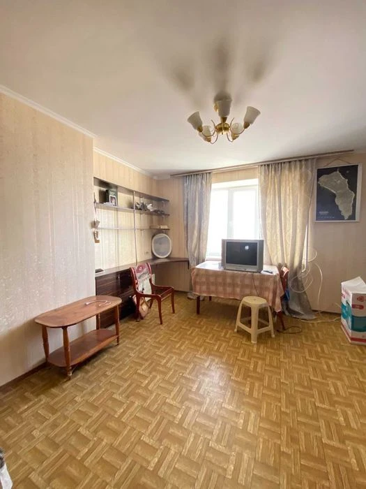 2-кімнати в комуні на Ойстраха (Затонського). Все своє.