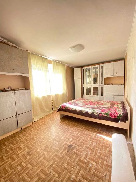 2-кімнати в комуні на Ойстраха (Затонського). Все своє.