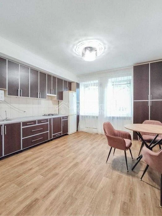Продаж квартири в форматі таунхауса