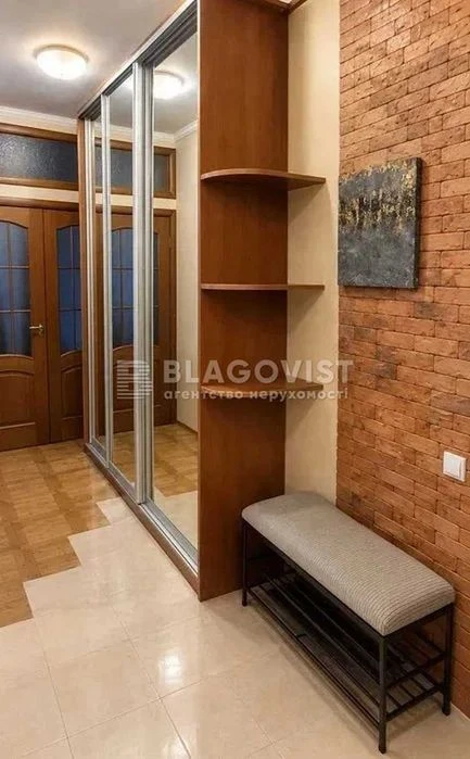 2К вул Тарасівська 3 СТАЛІНКА ЦЕНТР м. Університет м. Площа