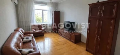 2К вул Тарасівська 3 СТАЛІНКА ЦЕНТР м. Університет м. Площа