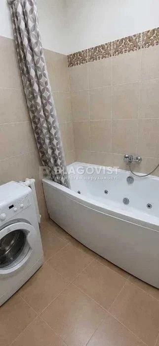 2К вул Тарасівська 3 СТАЛІНКА ЦЕНТР м. Університет м. Площа