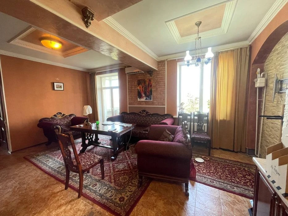 Продам 3 к - Парк Шевченка - Центр- сталинка