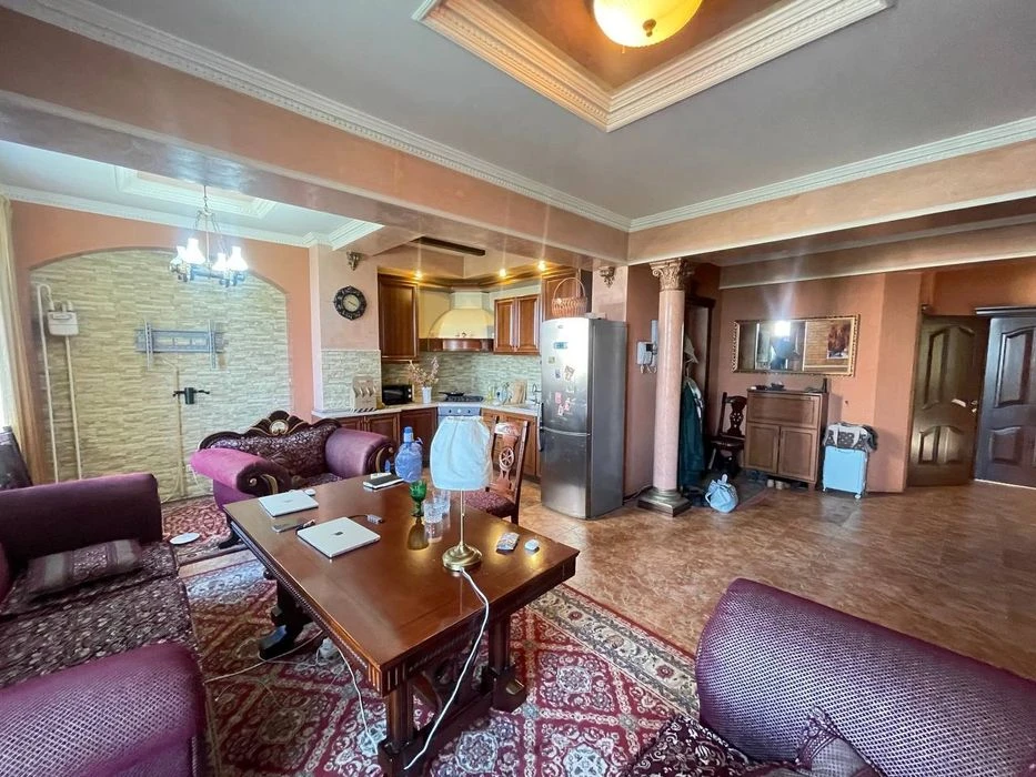 Продам 3 к - Парк Шевченка - Центр- сталинка