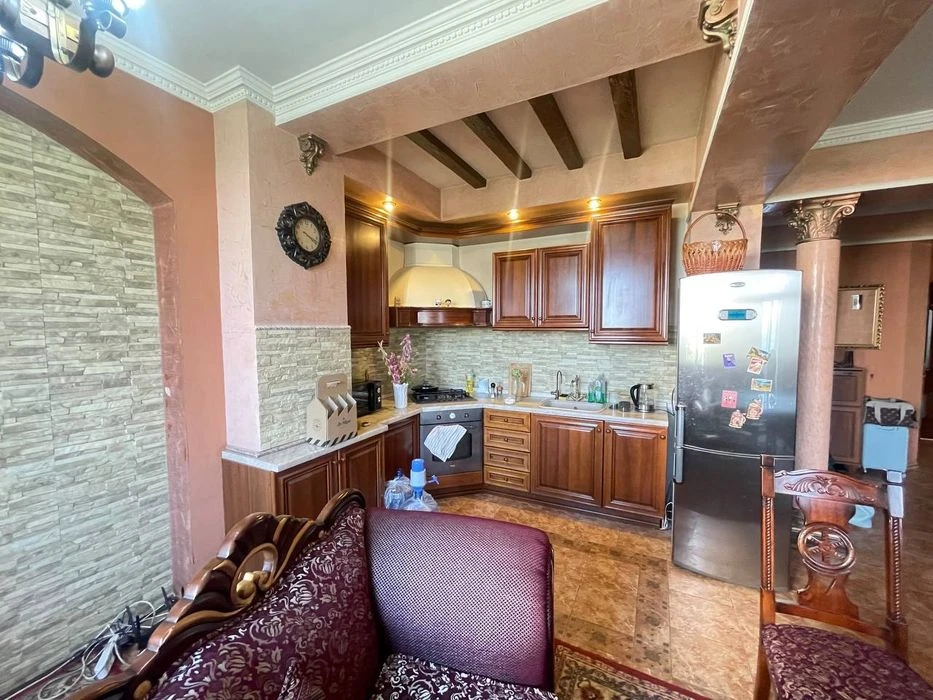 Продам 3 к - Парк Шевченка - Центр- сталинка