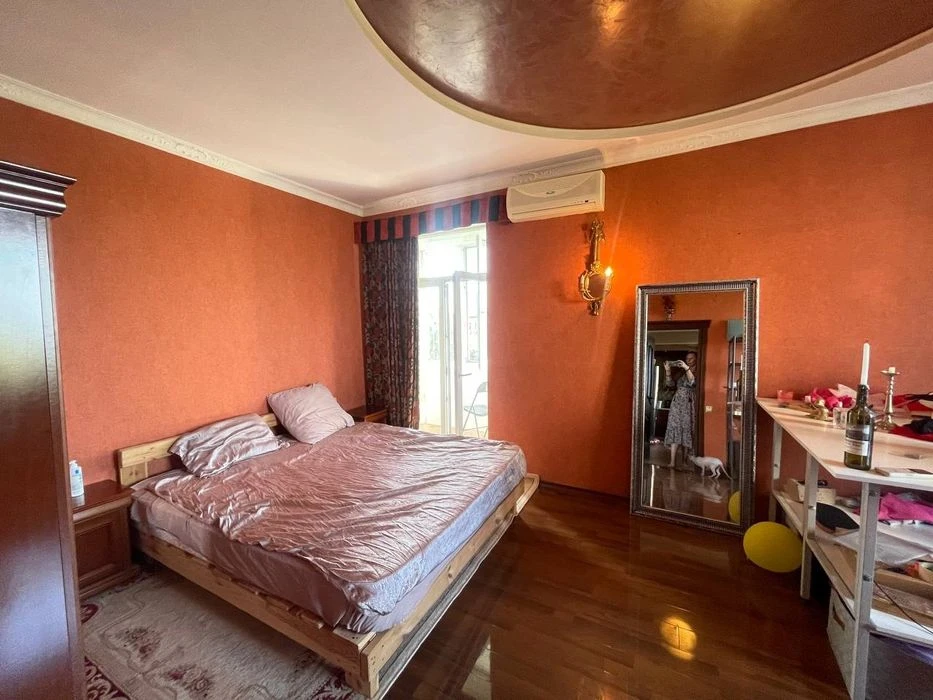 Продам 3 к - Парк Шевченка - Центр- сталинка