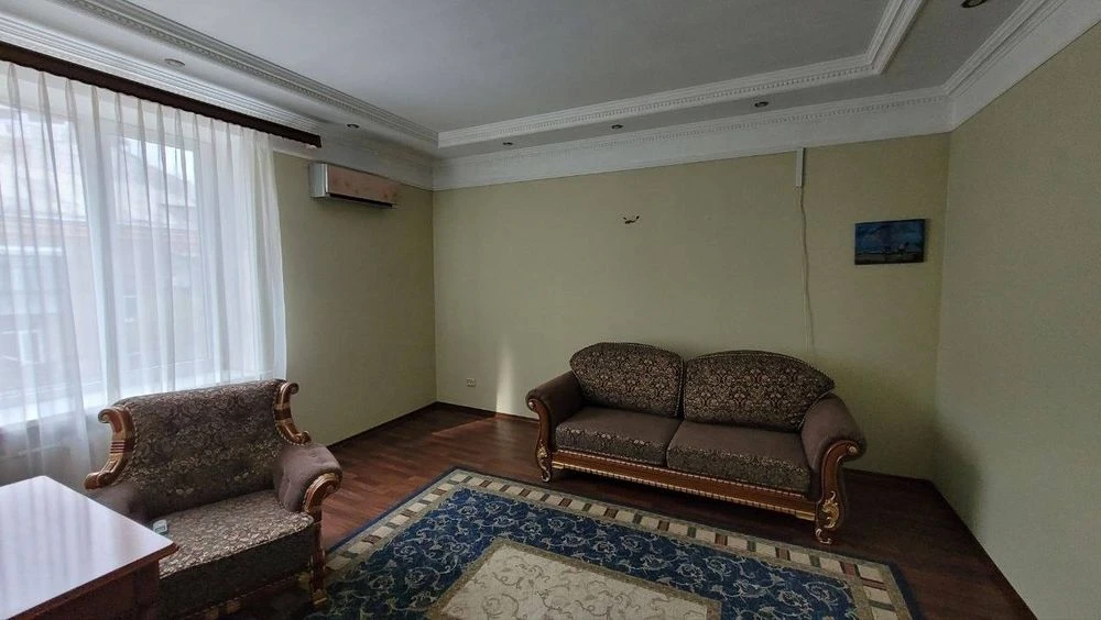 Продам 3 к - Парк Шевченка - Центр- сталинка
