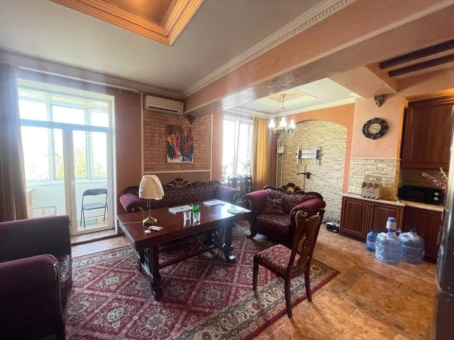 Продам 3 к - Парк Шевченка - Центр- сталинка