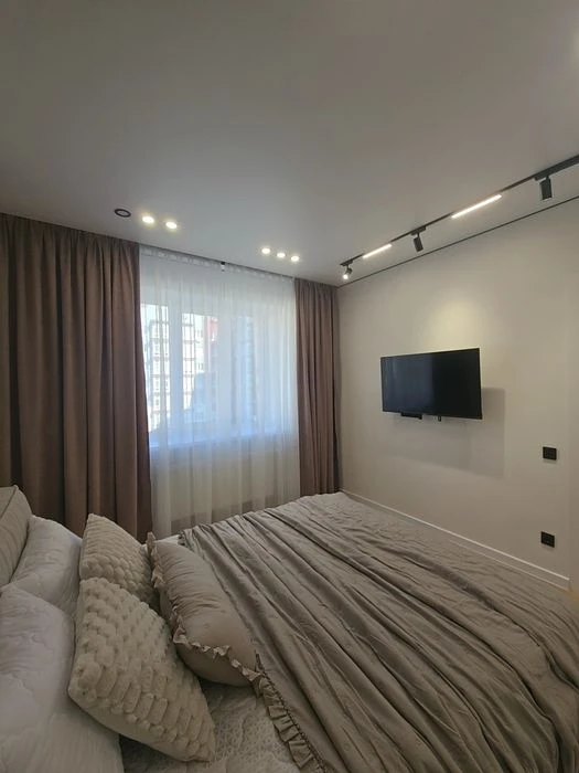 CENTER 1 bedroom apartment 8th floor 45m Town Central