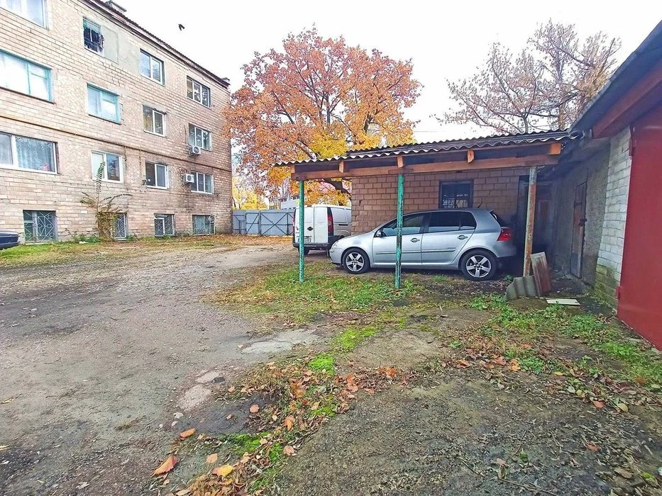 Продам приват. капітальний гараж по Любецькій 60А, р-н Нова