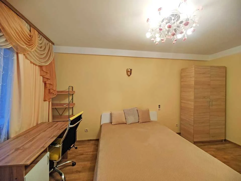 Квартира. Київ, Микільсько-Ботанічна вул.