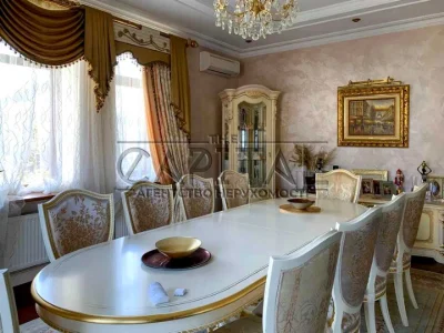 Будинок. Київ, вул. Лісова