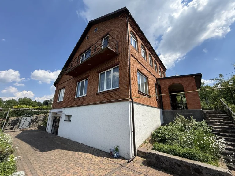 Продам будинок 280м кв р-н Лєзнєво