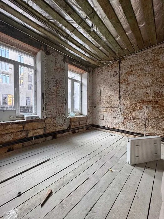 продам 3 комнатную квартиру в центре