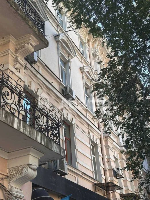 Унікальна 3-кімнатна квартира 55 м² біля театру "Опери та ба
