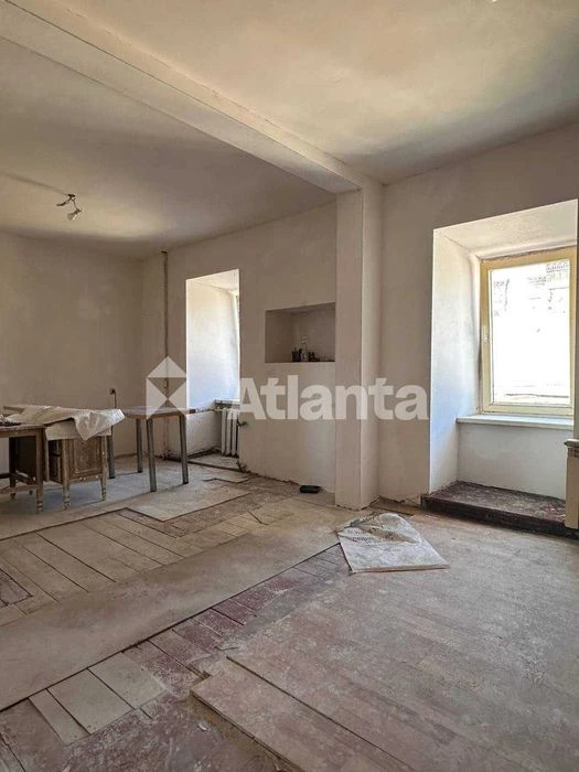 Унікальна 3-кімнатна квартира 55 м² біля театру "Опери та ба