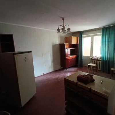 Продаю 1 кім квартиру площа Перемоги ( за АТБ ),