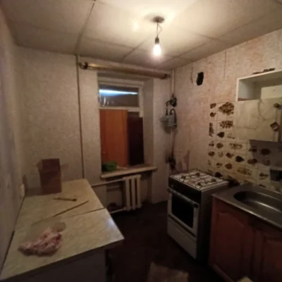 Продаю 1 кім квартиру площа Перемоги ( за АТБ ),