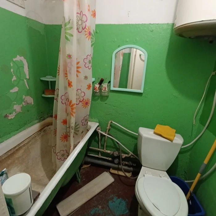 Продаю 1 кім квартиру площа Перемоги ( за АТБ ),