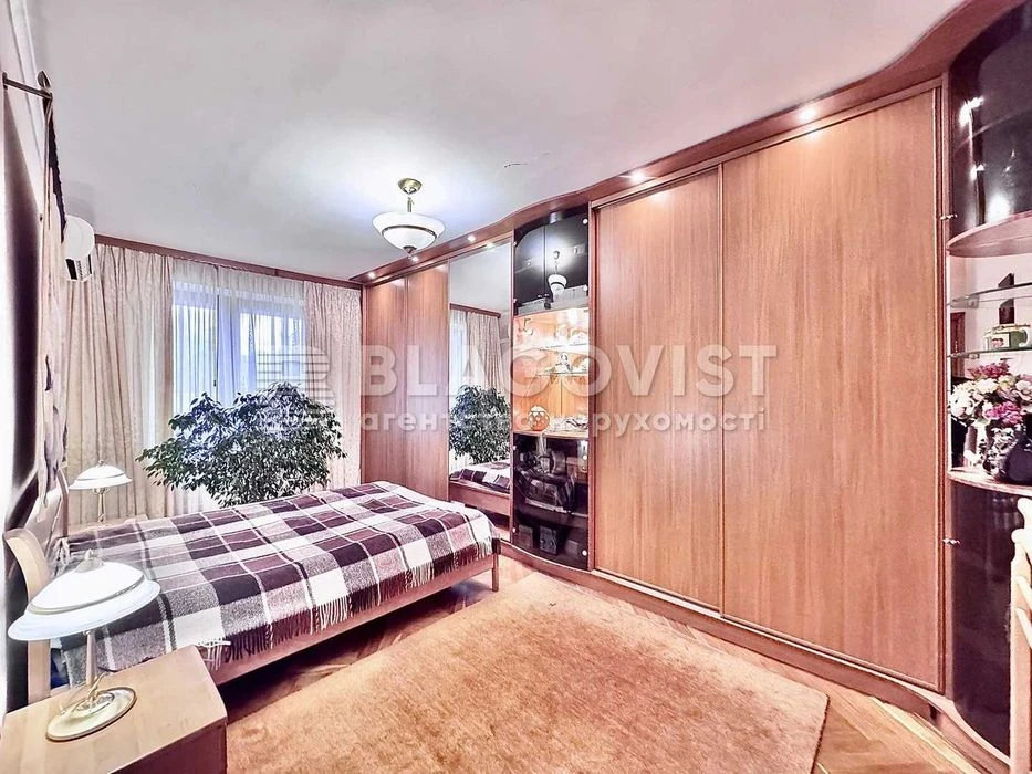Продаж 4 кімнатна квартира Гоголівська, 36/40, ст.м "Універс