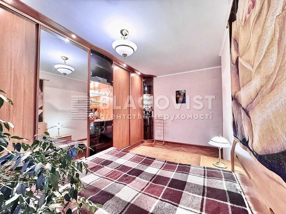 Продаж 4 кімнатна квартира Гоголівська, 36/40, ст.м "Універс