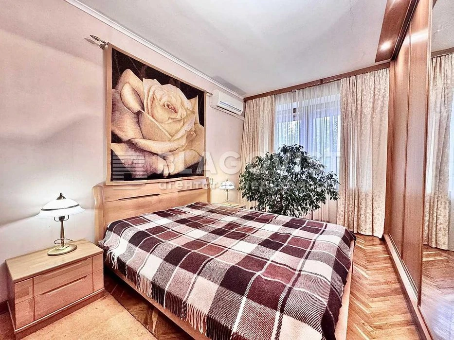 Продаж 4 кімнатна квартира Гоголівська, 36/40, ст.м "Універс