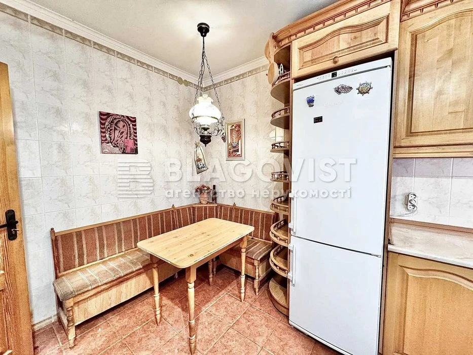 Продаж 4 кімнатна квартира Гоголівська, 36/40, ст.м "Універс