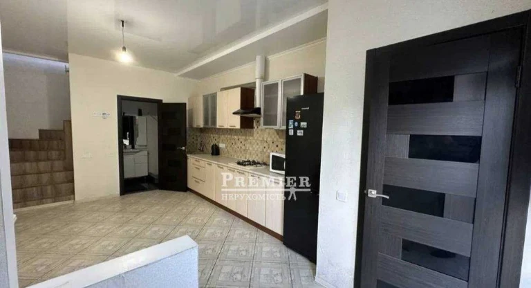 Дворівнева квартира 50 м², ремонт, газове опалення. Хаджибеї