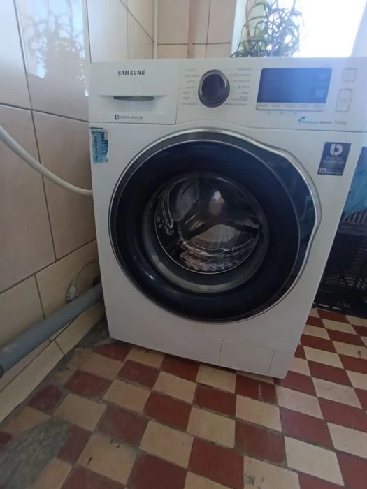 Терміново продам 2кім.в гуртожитку  на Київські