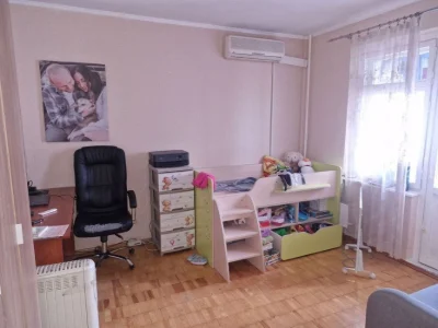 Продається двокімнатна вул. Каштанова 14б
