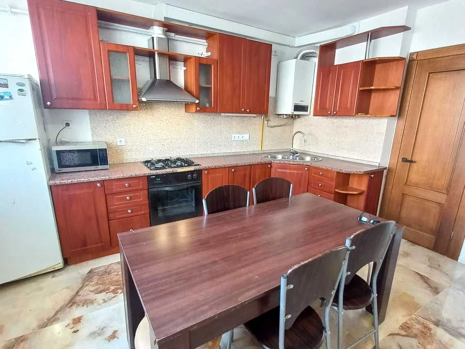 Квартира. Львів, Роксоляни вул., (Будинок)