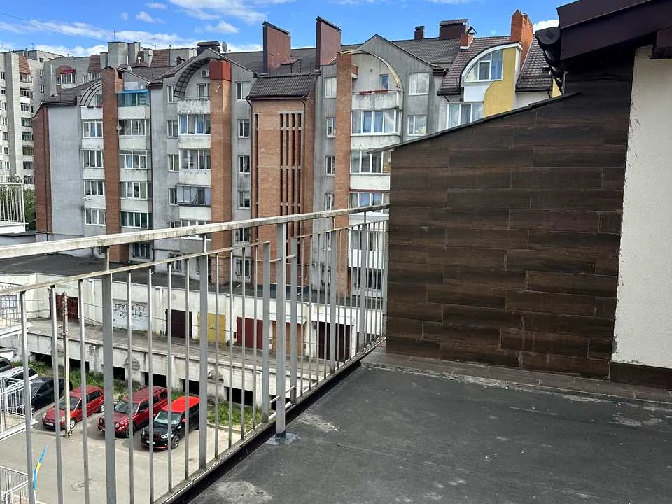 Квартира. Львів, Роксоляни вул., (Будинок)