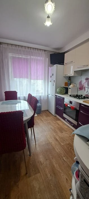 Продам 2  к.  квартиру, "чешка" ж .м. Лівобережний 3.