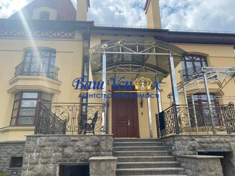 Аренда дома в центре Киева. Бот Сад. ул Добролюбова. Печерск