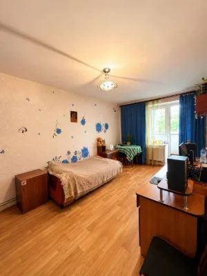 Продам простору 3-кімнатну квартиру — автономне газове опале