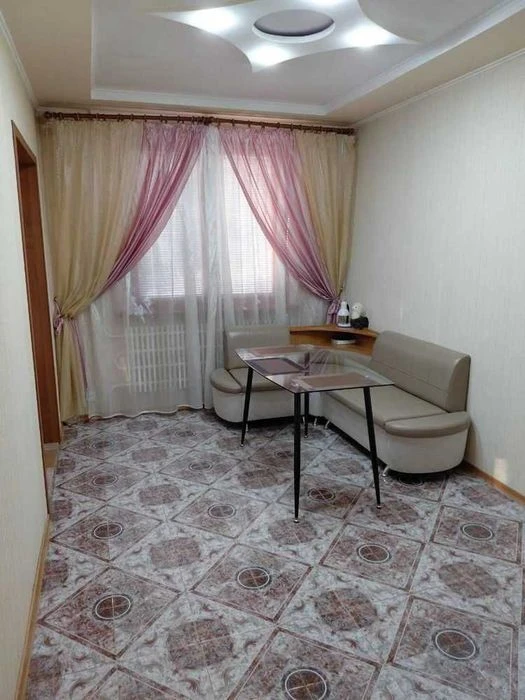 Продам 4 кімнатну квартиру на пр. Тракторобудівників