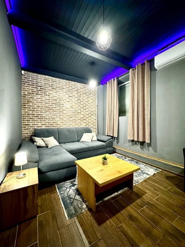 Оренда 2-кімнатної квартири-бункера, 65 м², Золотоустівська