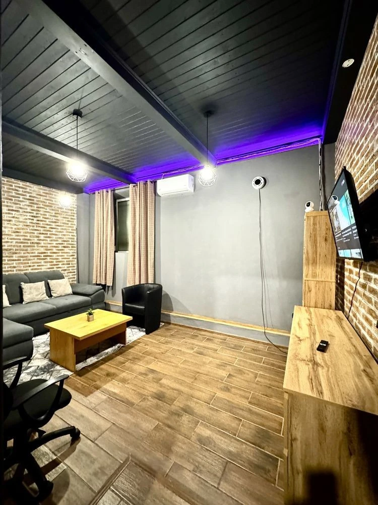 Оренда 2-кімнатної квартири-бункера, 65 м², Золотоустівська
