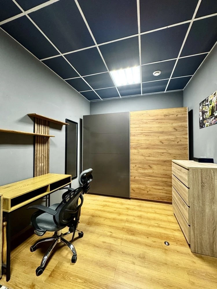 Оренда 2-кімнатної квартири-бункера, 65 м², Золотоустівська