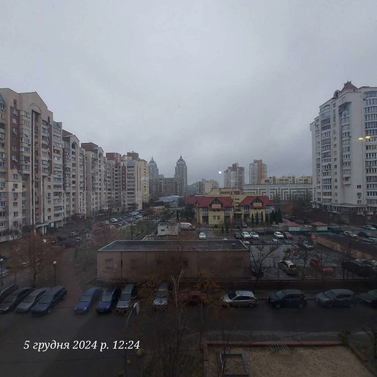 "Обол. липки" простора 2-кімн. в цегляному відомчому будинку
