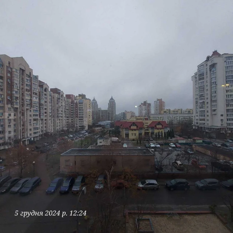 "Обол. липки" простора 2-кімн. в цегляному відомчому будинку