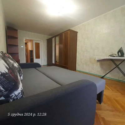 "Обол. липки" простора 2-кімн. в цегляному відомчому будинку
