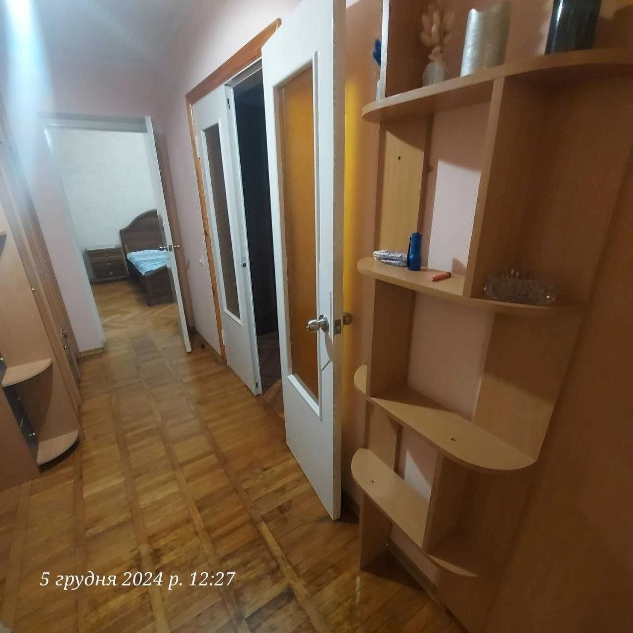 "Обол. липки" простора 2-кімн. в цегляному відомчому будинку
