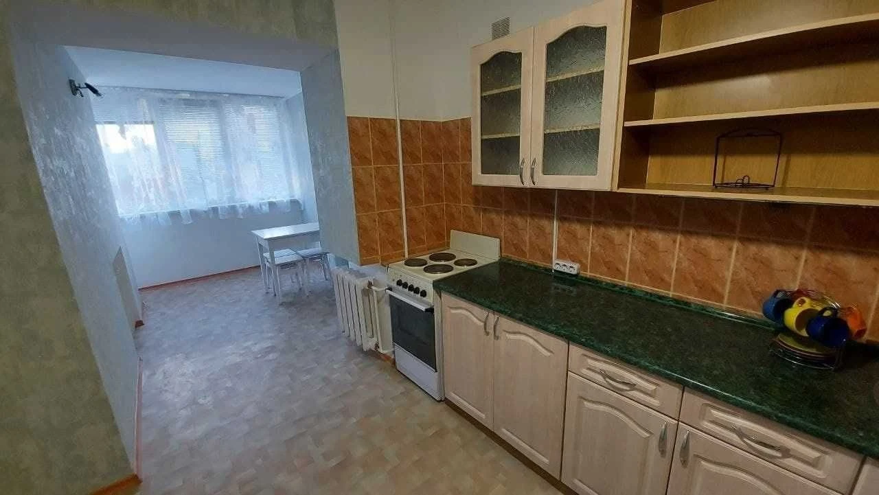 "Обол. липки" простора 2-кімн. в цегляному відомчому будинку