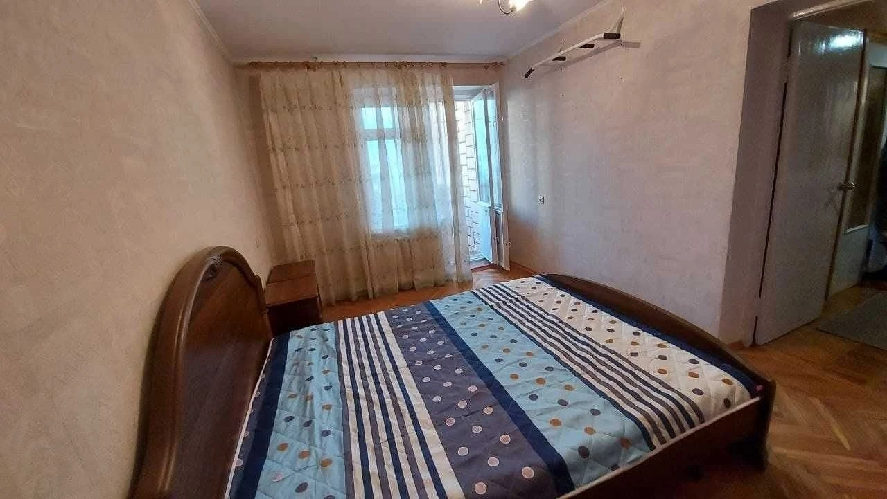 "Обол. липки" простора 2-кімн. в цегляному відомчому будинку