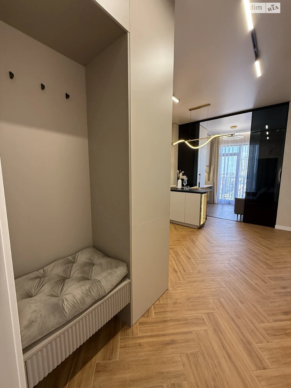 Продаж Квартира Середній Фонтан