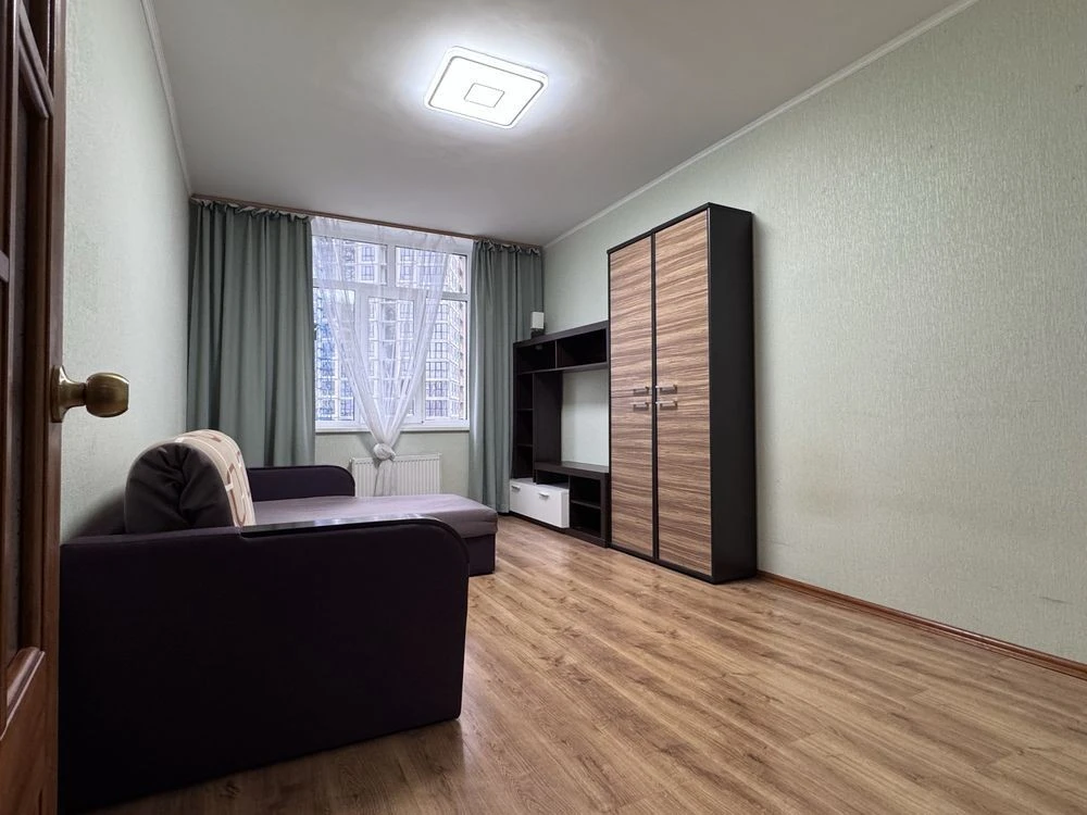 Метро Осокорки вулиця Урлівська 23 В. Квартира 44 м2 в оренд