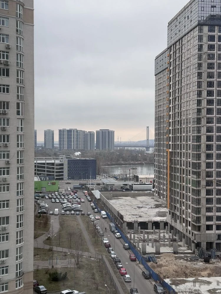 Метро Осокорки вулиця Урлівська 23 В. Квартира 44 м2 в оренд