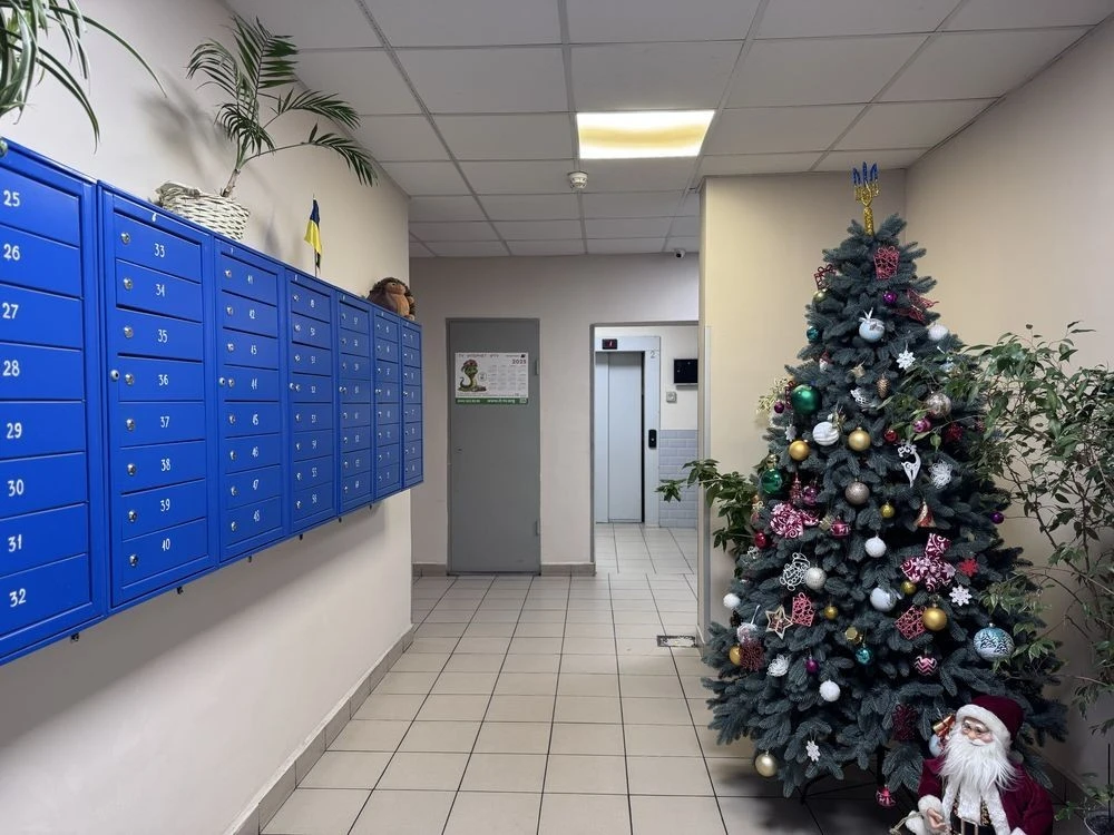 Метро Осокорки вулиця Урлівська 23 В. Квартира 44 м2 в оренд